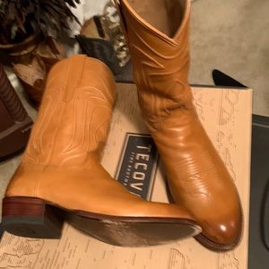 Texcovas western boot buckskin color